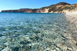 Die Kykladen sind ber&uuml;hmt f&uuml;r das fantastische Blau des Meeres und das glasklare Wasser.