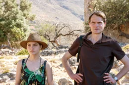 Kreta als Ziel des Vater-Tochter-Urlaubs: Volker (Fabian Hinrichs) und Daphne (Clara Vogt) wollen sich besser kennenlernen.