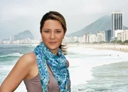 Moderatorin Wasiliki Goutziomitros vor der Kulisse von Rio de Janeiro.