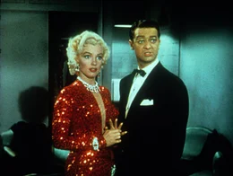 Lorelei (Marilyn Monroe, l.) wei&szlig; ganz genau, warum sie sich den Million&auml;rssohn Gus (Tommy Noonan, r.) geangelt hat ...