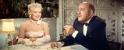 Loco (Betty Grable, li.) hat alle M&uuml;he, den reichen Waldo Brewster (Fred Clark, re.) nichts von ihrer Antipathie ihm gegen&uuml;ber bemerken zu lassen ...