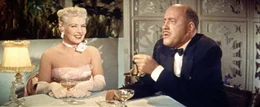 Loco (Betty Grable, li.) hat alle M&uuml;he, den reichen Waldo Brewster (Fred Clark, re.) nichts von ihrer Antipathie ihm gegen&uuml;ber bemerken zu lassen ...