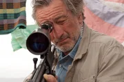 Der S&ouml;ldner Hunter (Robert De Niro) hat Danny Bryce vor dessen R&uuml;ckzug aus dem Gesch&auml;ft