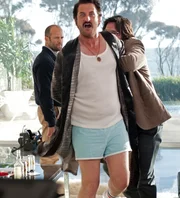 Bryce (Jason Statham, l.) und Meier (Aden Young, r.) haben in Harris (Lachy Hulme) ihre erste Zielperson gefunden.