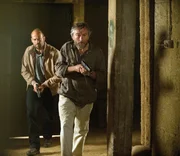 Danny Bryce (Jason Statham, l.) und Hunter (Robert De Niro)