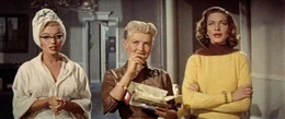 Die drei Frauen Pola (Marilyn Monroe, li.), Loco (Betty Grable, Mi.) und Schatze Page (Lauren Bacall, re.) verfolgen das gleiche Ziel: Alle sind auf der Suche nach einem heiratswilligen Million&auml;r ...