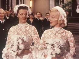 Am Ende kommen Lorelei (Marilyn Monroe, r.) und ihre Freundin Dorothy (Jane Russell, l.) doch noch beide unter die Haube ...