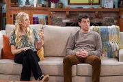Gemma Johnson (Beth Behrs, l.); Dave Johnson (Max Greenfield, r.)