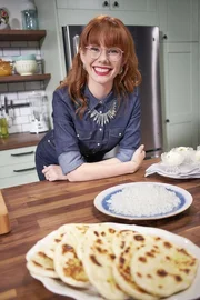 Mary zaubert f&uuml;r ihre Cousins eine sommerliche Spezialit&auml;t, bestehend aus einem cremigen indischen Butterh&auml;hnchen.