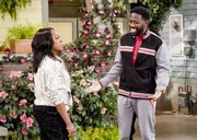 Tina Butler (Tichina Arnold, l.); Malcolm Butler (Sheaun McKinney, r.)