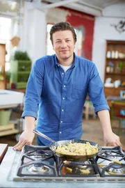 (2. Staffel) - Tipps und Tricks f&uuml;r den perfekten Spar-Einkauf, zur optimalen Vorratshaltung und zur Weiterverwertung der Leckerbissen des Vortages inklusive. Mit Jamie Olivers Gerichten ist gesunde Abwechslung auf dem Tisch garantiert!