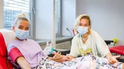 Ein kleiner Pieks (kann Leben retten)! Lisa und Lena spenden (zum ersten Mal) Blut