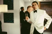 Eine nationale Katastrophe beschert dem bisher eher bedeutungslosen Geheimagenten Johnny English (Rowan Atkinson) pl&ouml;tzlich schnelle Autos, die neuesten Hi-Tech Gadgets und Geheiminformationen allererster G&uuml;te ...
