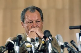 Die Regierung unter Bundeskanzler Willy Brandt f&uuml;hrte die autofreien Sonntage ein, um Benzin zu sparen.