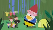Beim Camping mit Bens Eltern werden Ben und Holly von einem Gnom &uuml;berrascht.