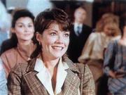 Kurze Zeit, nachdem Molly (Deborah Allison) ein Bild auf einer Auktion erworben hat, verschwindet sie spurlos.