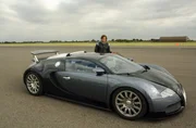 Richard Hammond mit einem Bugatti Veyron.