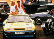 Bertie (Til Schweiger) ist mit seiner Freundin Uschi (Tina Ruland) und seiner Clique unterwegs. Berie f&auml;hrt einen hei&szlig;gemachten Manta B GTE.  Die Verwendung des sendungsbezogenen Materials ist nur mit dem Hinweis und Verlinkung auf RTL+ gestattet.; Bertie (Til Schweiger) ist mit seiner Freundin Uschi (Tina Ruland) und seiner Clique unterwegs. Berie f&auml;hrt einen hei&szlig;gemachten Manta B GTE.  Die Verwendung des sendungsbezogenen Materials ist nur mit dem Hinweis und Verlinkung auf RTL+ gestattet.