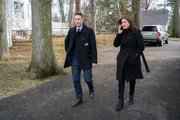 Dominick "Sonny" Carisi (Peter Scanavino), Lieutenant Olivia Benson (Mariska Hargitay) Dominick "Sonny" Carisi (Peter Scanavino), Lieutenant Olivia Benson (Mariska Hargitay)