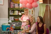Janice (Rebel Wilson, l.)