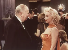 Das Alter von Sir Francis Beekman (Charles Coburn, r.) spielt f&uuml;r Lorelei (Marilyn Monroe, l.) keine gro&szlig;e Rolle, solange das Finanzielle stimmt ...