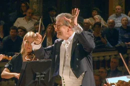John Eliot Gardiner, der mehrere Ensembles von Weltrang gegr&uuml;ndet hat, dirigiert mit dem Ziel, die Stimmungen und Gef&uuml;hlsqualit&auml;ten, die der Komponist im Sinn hatte, zum Ausdruck zu bringen