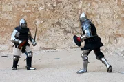 Es ist ein alljährliches Kräftemessen mitten in Spanien: In der Burg Belmonte in Kastilien-La Mancha findet der Duellkampf statt. Es ist ein alljährliches Kräftemessen mitten in Spanien: In der Burg Belmonte in Kastilien-La Mancha findet der Duellkampf statt.