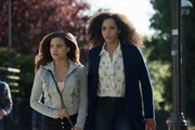 Maggie Vera (Sarah Jeffery, l.); Macy Vaughn (Madeleine Mantock, r.)