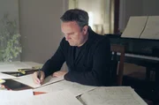 J&ouml;rg Widmann in seiner Wohnung in Berlin beim Komponieren seines Trompetenkonzerts &bdquo;Towards Paradise (Labyrinth VI)&ldquo; &ndash; Urauff&uuml;hrung im Gewandhaus Leipzig am 23.09.2021