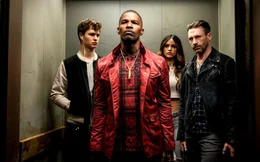 (l to r) Baby (ANSEL ELGORT), Bats (JAMIE FOXX), Darling (EIZA GONZALEZ) and Buddy (JON HAMM) decide on doing the heist in TriStar Pictures' BABY DRIVER.
