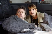 Leon (Ren&eacute; Steinke, l.) und Katja (Sophie Sch&uuml;tt, r.) versuchen auf eigene Faust herauszufinden, wer hinter den Morden und der Entf&uuml;hrung steckt ...