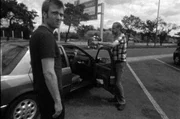 Kurze Rast auf dem Weg nach Belgrad (Michael Sommermeyer, li und Milan Josifov).