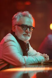 Arthur Cochran (Bradley Whitford)