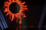 Sarah Engels performt ihren Song &bdquo;Fire&rdquo; bei &bdquo;Eurovision Song Contest &ndash; Das deutsche Finale 2026&rdquo; am 28. Februar in Berlin.