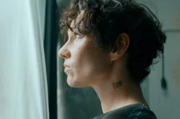 Elli (Hanna Binder) versucht die Balance zwischen der Liebe zu ihrem Kind und der Leidenschaft f&uuml;r ihren Beruf zu finden.