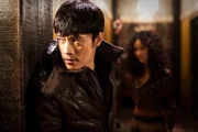 On the left: Kim Soo-hyeon (Byung-hun Le)