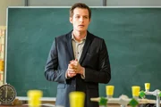 Referendar Matts M&uuml;llers (Sebastian Baumgart) kommt mit der respektlosen Art der Sch&uuml;ler nicht klar.