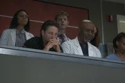 L-R: Dr. Nathan Riggs (Martin Henderson), Dr. Richard Webber (James Pickens Jr.).