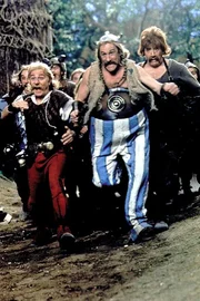 Vorne L-R: Ast&eacute;rix (Christian Clavier) und Ob&eacute;lix (G&eacute;rard Depardieu)