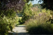 Hinter den Hecken Staudengarten in Thierachern BE Staffel 5 Folge 7 Staudengarten von Rosette und Ruedi Stettler 2022