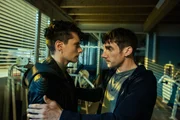 Neumatt Staffel 1 2020 Produktion: Zodiac Pictures Ltd Regie: Sabine Boss/Pierre Monnard Buch: Marianne Wendt Folge 6 Hauptmotiv 2 Der gute Freund steht Sarah bei, als ihre Tochter verschwunden ist: Sophie Hutter als Sarah Wyss und Aaron Hitz als Loris Schwab Neumatt Staffel 1 2020 Produktion: Zodiac Pictures Ltd Regie: Sabine Boss/Pierre Monnard Buch: Marianne Wendt Folge 6 Hauptmotiv 2 Der gute Freund steht Sarah bei, als ihre Tochter verschwunden ist: Sophie Hutter als Sarah Wyss und Aaron Hitz als Loris Schwab