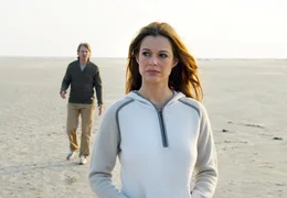 Conny (Suzan Anbeh) hat ihrem Mann Stefan (Kai Scheve) etwas zu sagen.