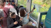 Immer mehr reisen individuell und mit ÖV - die Zentralbahn beförderte 43 % mehr Passagiere als noch vor Corona. Immer mehr reisen individuell und mit ÖV - die Zentralbahn beförderte 43 % mehr Passagiere als noch vor Corona.