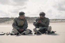 In der &bdquo;Der Fuchs&ldquo; von Autor und Regisseur Adrian Goiginger spielt Simon Morz&eacute; den Soldaten Franz, der Freundschaft bei einem jungen Fuchs findet.