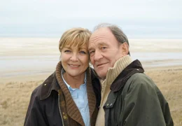Karla (Gila von Weitershausen) und Werner (Michael Mendl) entdecken auf der Insel Amrum ihre Liebe neu.
