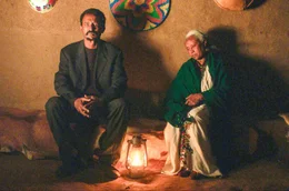 Tessema (Surafel Teka) und seine Mutter Almaz (Zewdnesh Kassa) m&uuml;ssen mit ansehen, wie der Glaube die Oberhand &uuml;ber Rationalit&auml;t gewinnt.