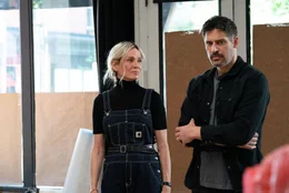 l-r: Uma Thurman als Patrice, Joe Manganiello als Reggie