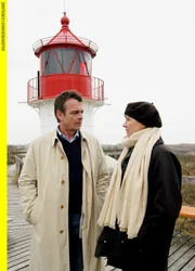 Karla (Gila von Weitershausen) hat den attraktiven, allein stehenden Markus (Krystian Martinek) kennen gelernt.