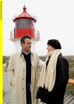 Karla (Gila von Weitershausen) hat den attraktiven, allein stehenden Markus (Krystian Martinek) kennen gelernt.