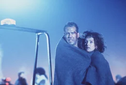 McClane (Bruce Willis, l.) und seine Frau Holly (Bonnie Bedelia, r.)
